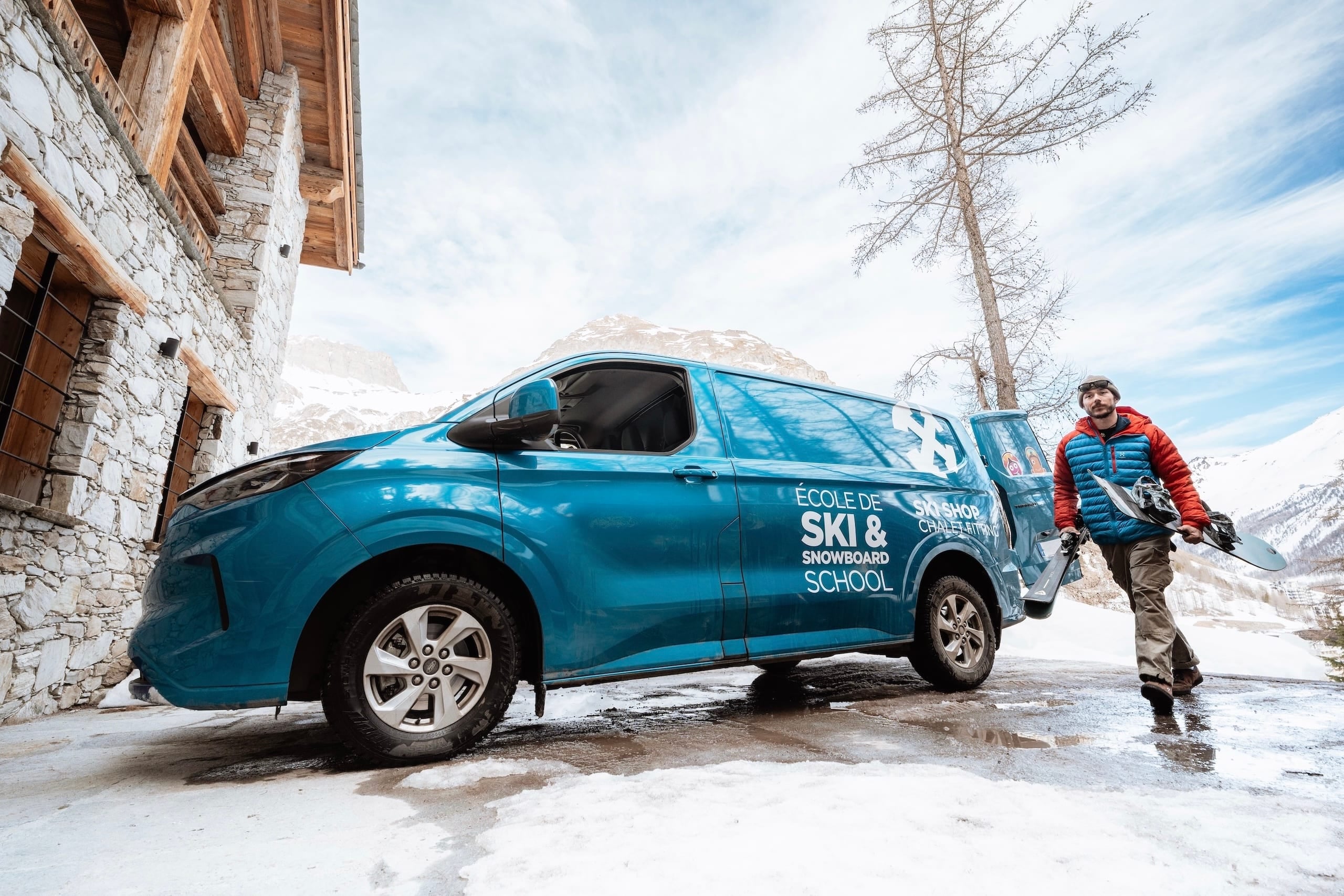 Essayage du matériel de ski au chalet