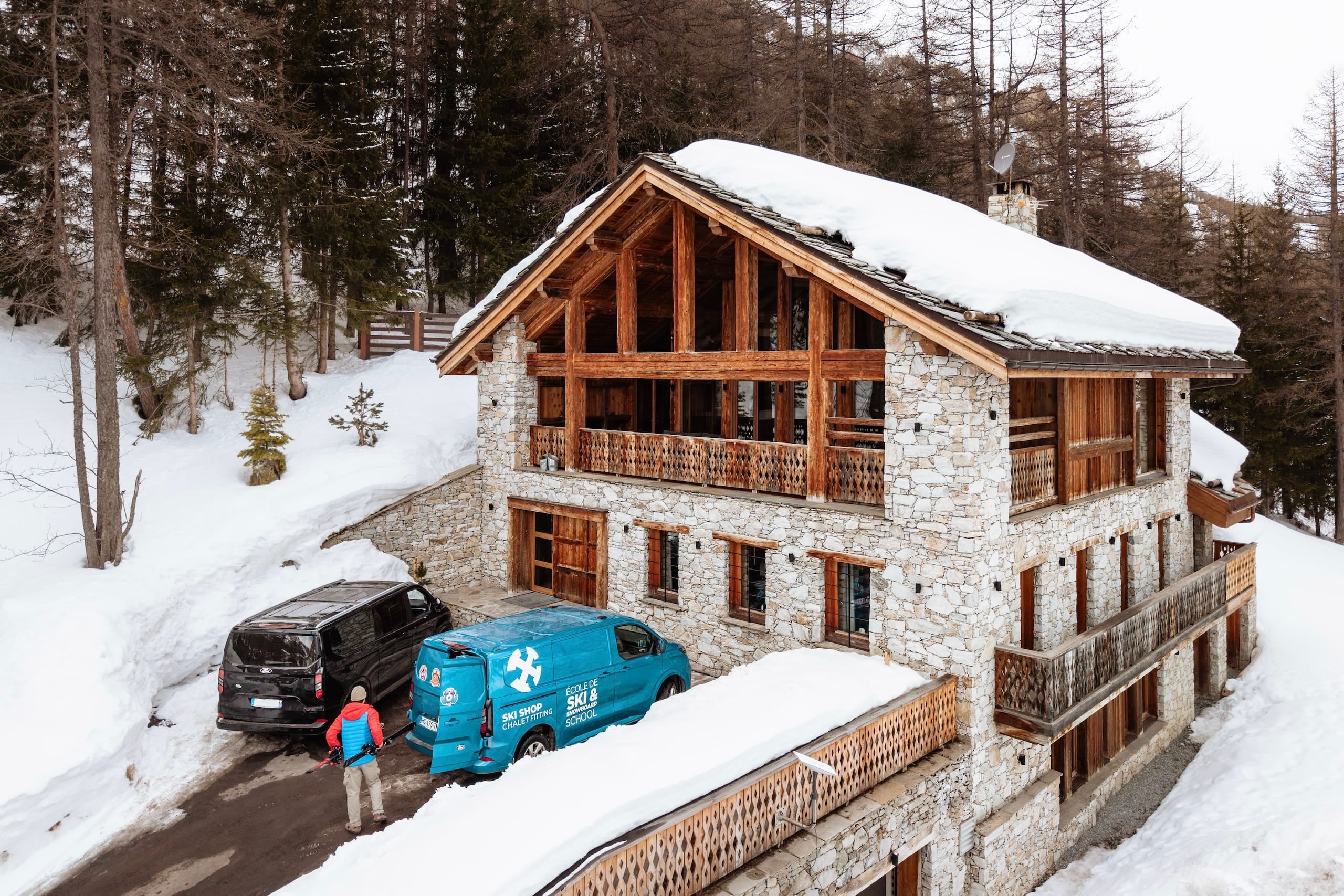 Essayage du matériel de ski au chalet